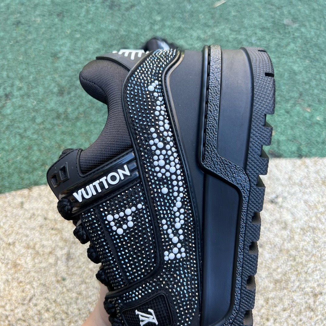 LV TRAINER MAXI Full of diamonds black