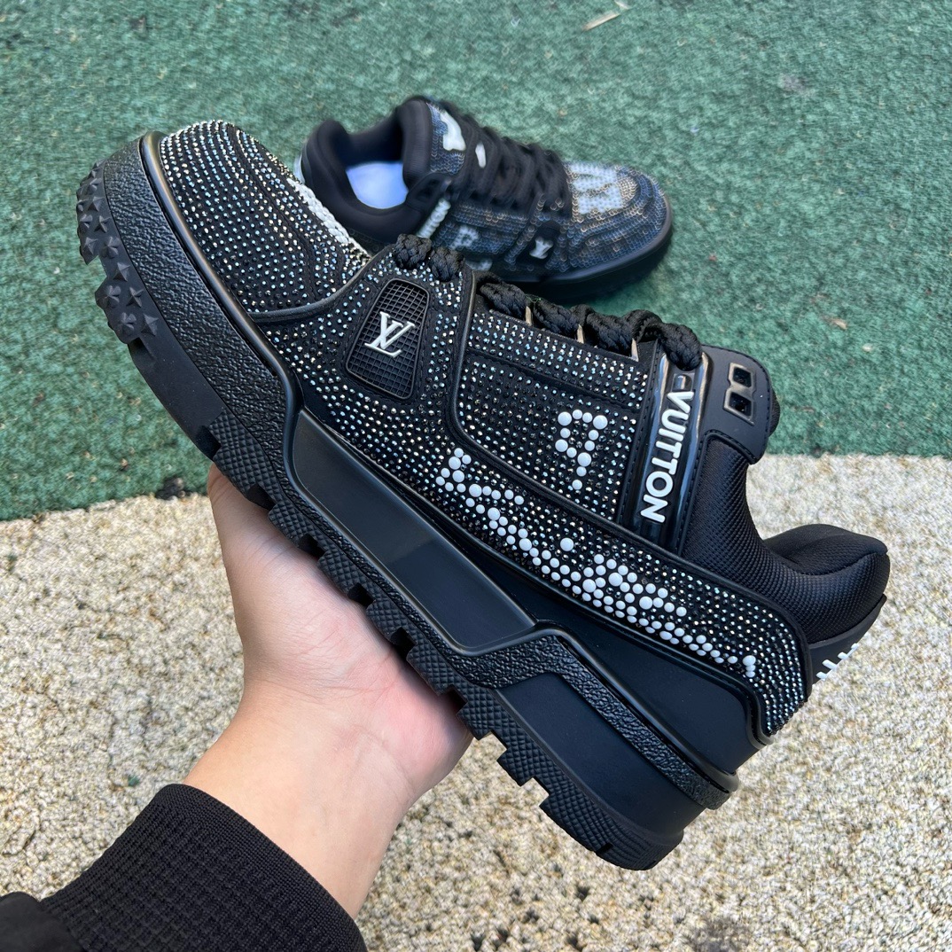 LV TRAINER MAXI Full of diamonds black
