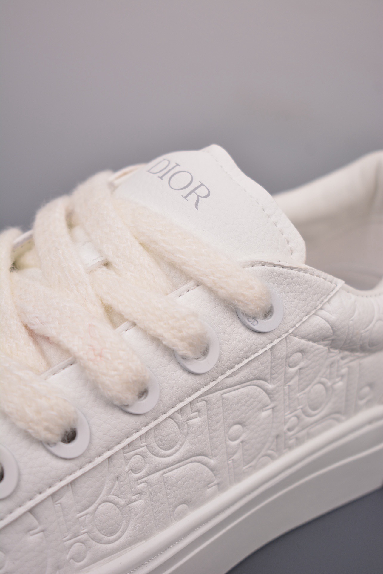 DR B33 SNEAKER