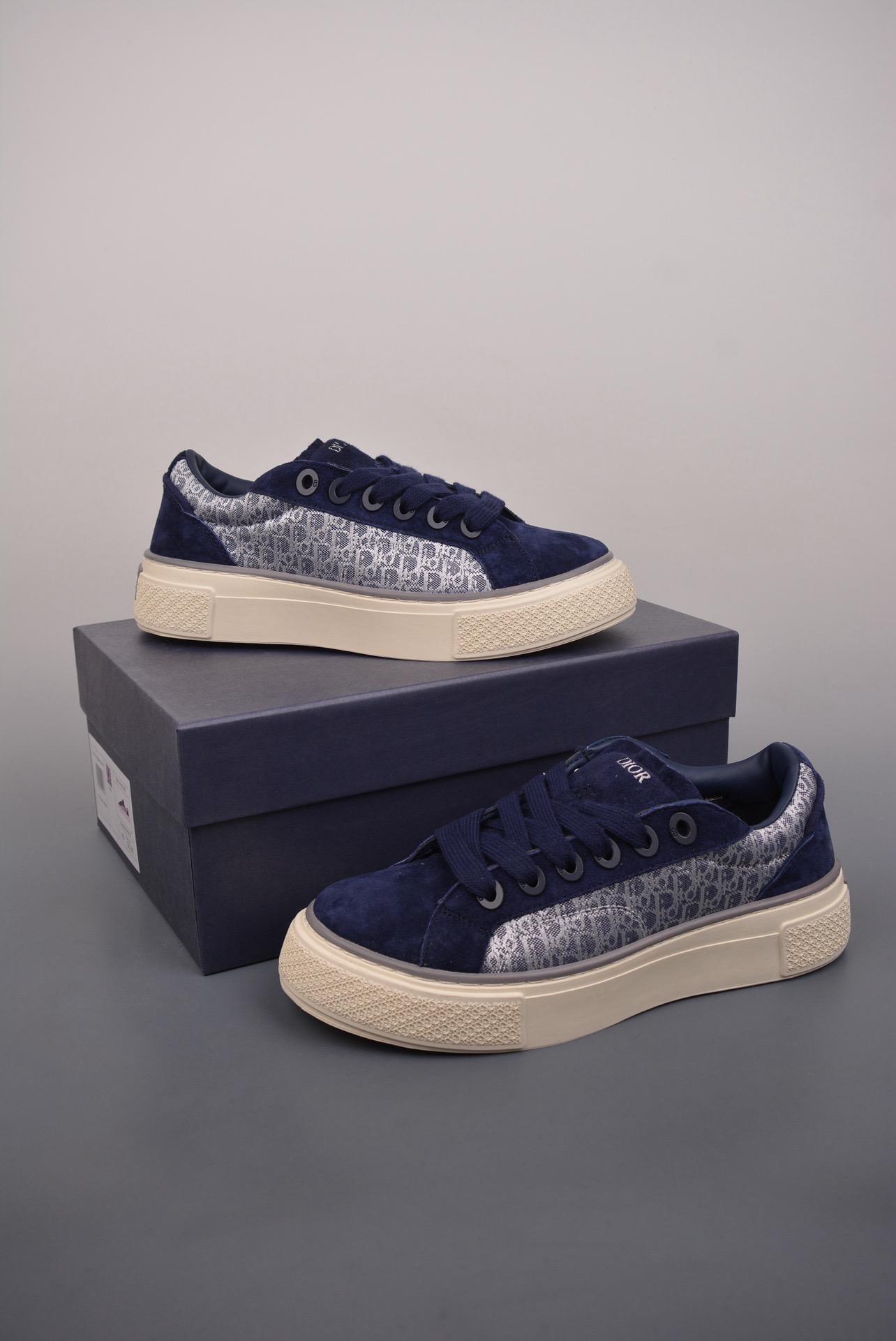 DR B33 SNEAKER